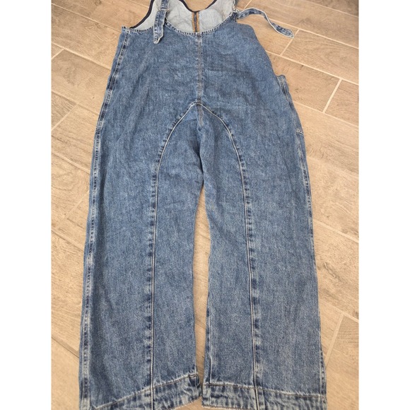 WE THE FREE High Roller Sleeveless Denim Overalls Jumpsuit Size Medium Blue Wash - Picture 6 of 9